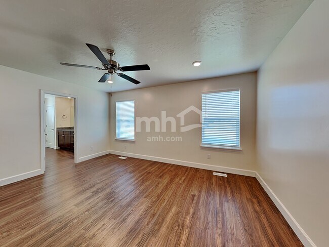 Building Photo - 825 W Grover Ct