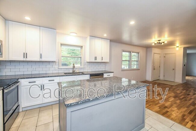 Building Photo - 9 Castlewood Dr