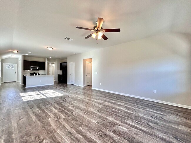 Building Photo - Move-In Ready 4-Bed, 2-Bath Home in Prime Fairhaven Location!