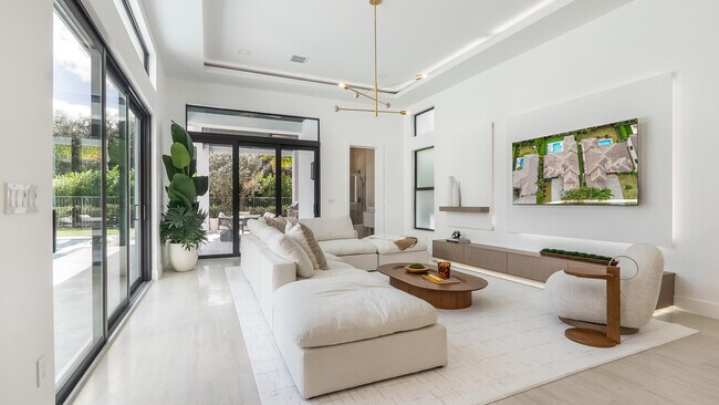 Building Photo - 17400 Rosella Rd