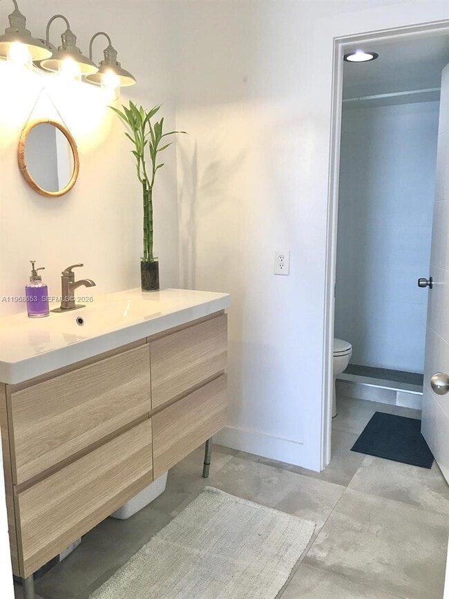 Building Photo - 677 SW 9th Ave