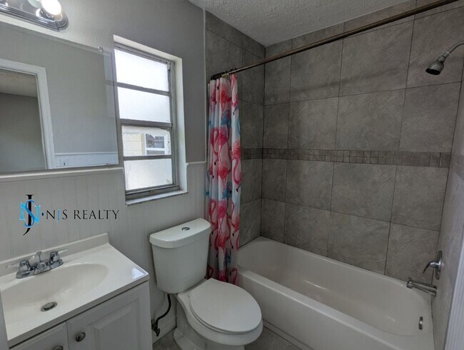 Building Photo - 3153 Lodi Dr