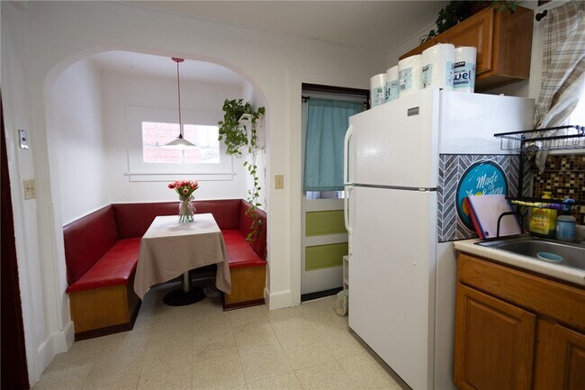 Building Photo - 610 Mitchell St