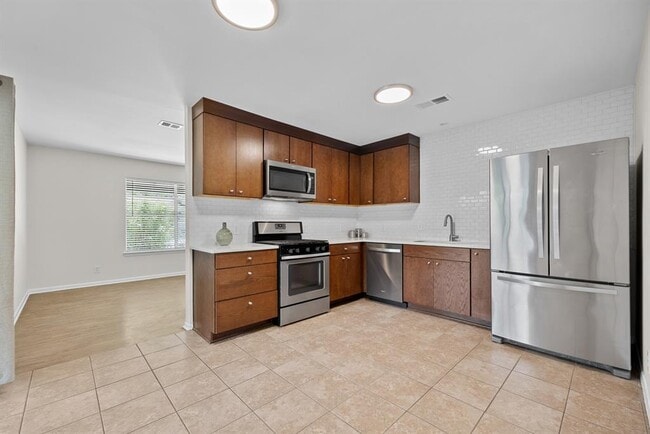 Building Photo - 8600 Hathaway Dr