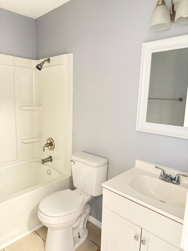 Building Photo - 1412 E Hillside Rd