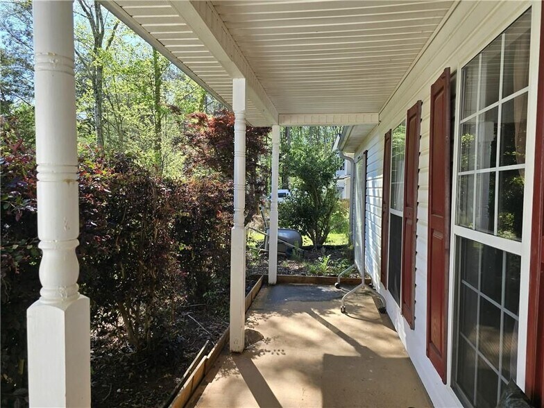 Building Photo - 245 Crofton Ridge