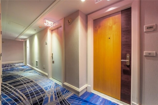 Building Photo - 2700 S Las Vegas Blvd