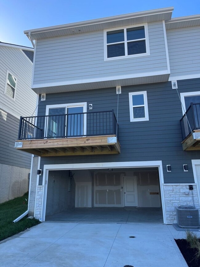 Building Photo - Townhome For Rent Papillion