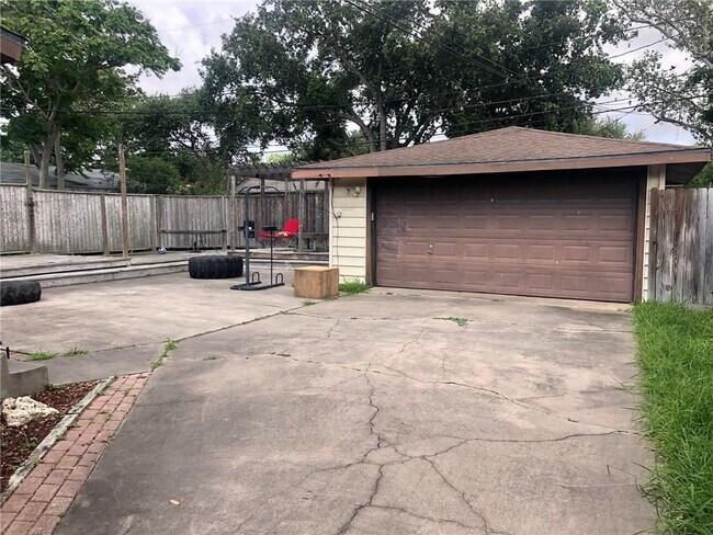 Building Photo - 4117 Cott St