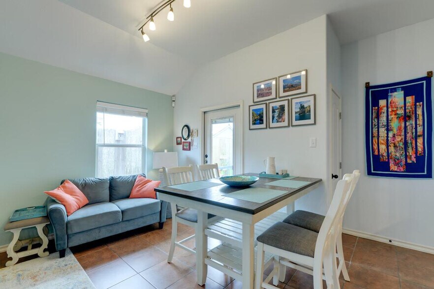 Building Photo - 1509 Oak Harbor Dr