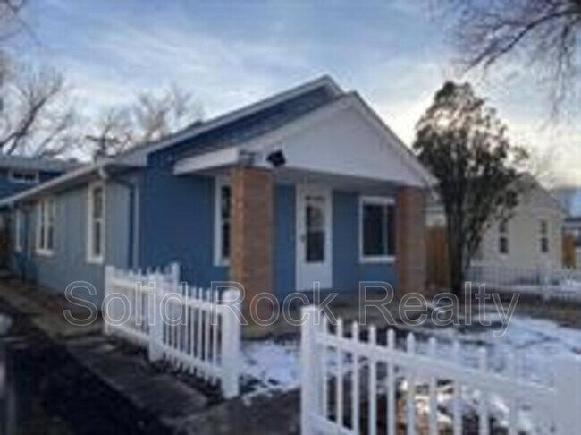 Building Photo - 2437 E St Vrain St