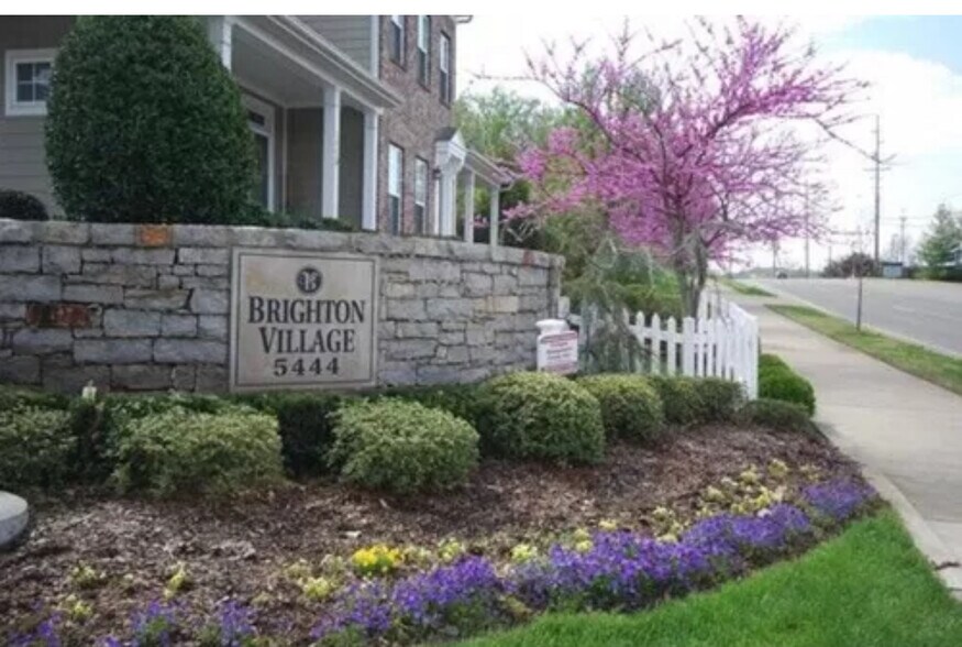 Building Photo - 4844 Bevendean Dr