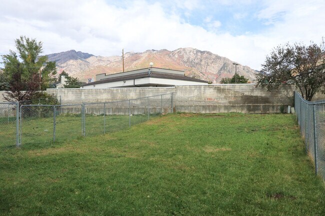 Building Photo - 7831cd - Bickmore, D.