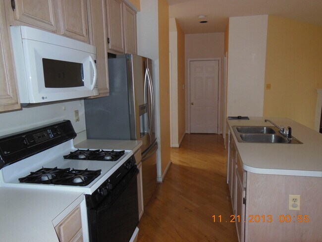Building Photo - "COMING SOON" Spacious 4 + 2.5 SFH + Renov...