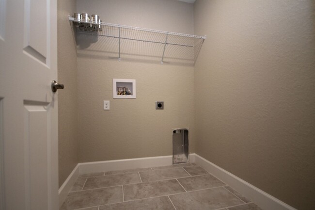 Building Photo - BEAUTIFUL 3 Bedroom, 2 Bathroom Home in Oc...