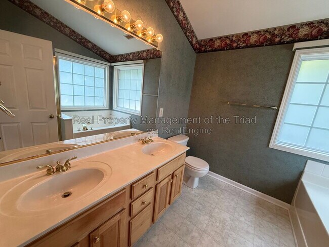 Building Photo - 5101 Ivystone Ln