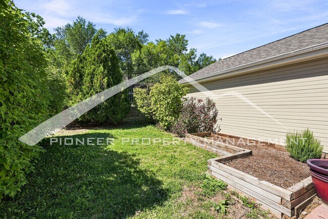 Building Photo - 7978 E Vassar Dr