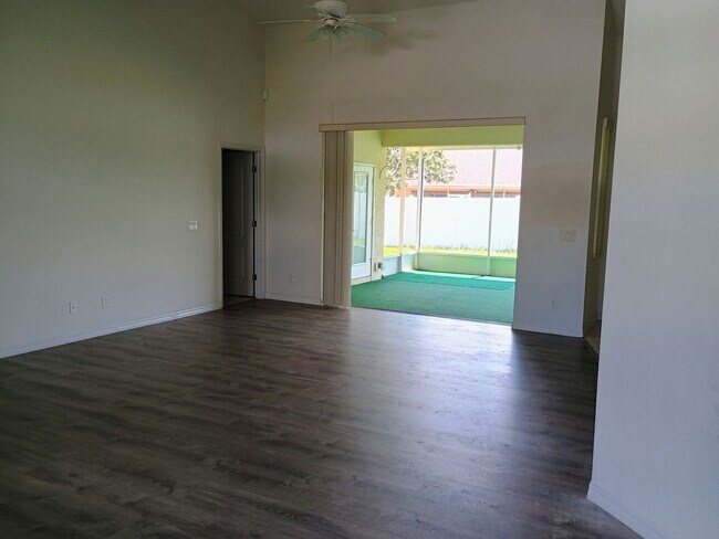 Building Photo - 3 bedroom 2 bathroom beautiful home