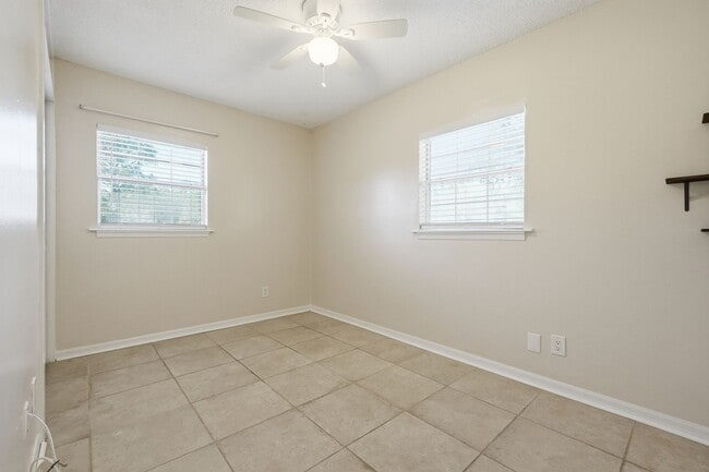 Building Photo - 3 bedroom in Mary Esther Heights!