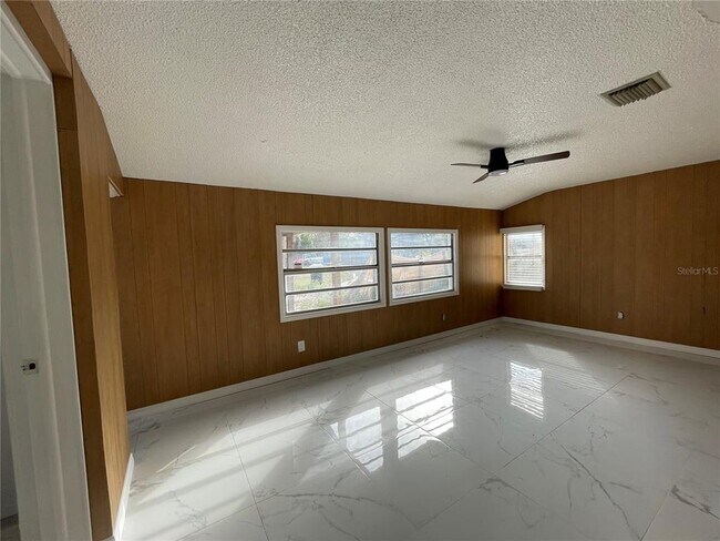 Building Photo - 1657 N Chickasaw Trail