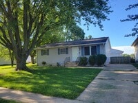 Building Photo - Your Dream Home Awaits: Spacious 4 Bed/2 B...