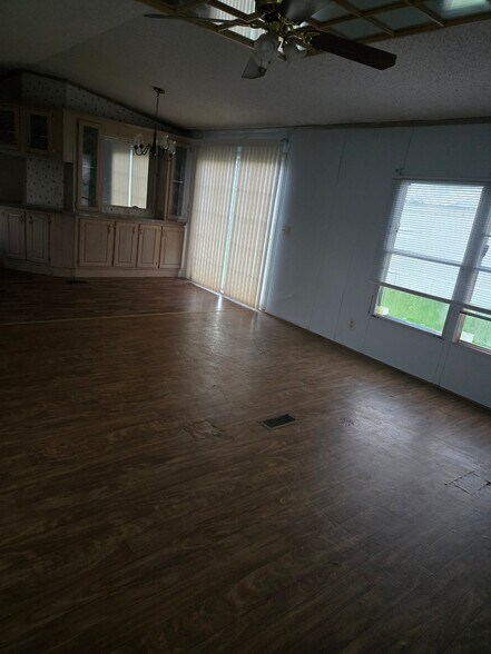 Building Photo - 930 LA-557