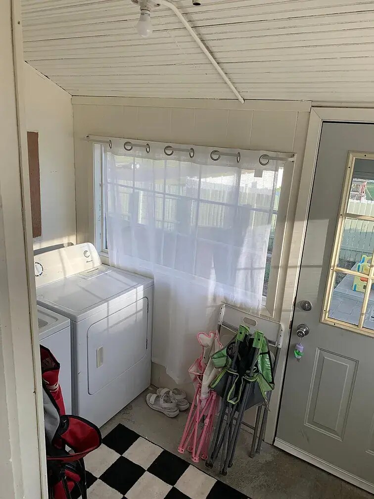 Building Photo - 601 W California St