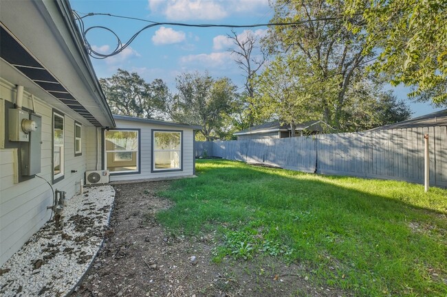 Building Photo - 6315 Overdale St