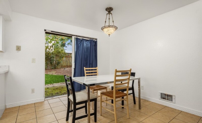 Building Photo - 14526 NE 6th Pl