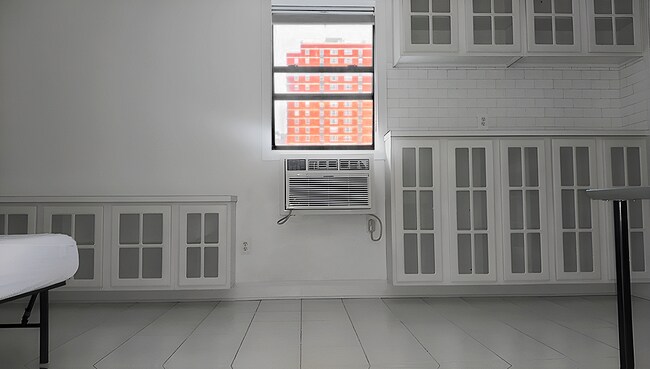 Building Photo - 1001 St Paul St