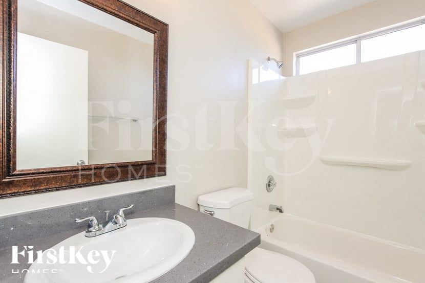 Building Photo - 3802 W Juniper Ave