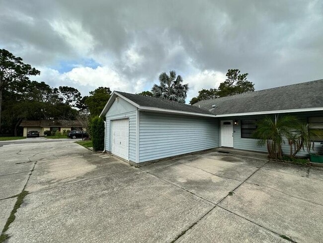 Building Photo - 1159 E Rohe St