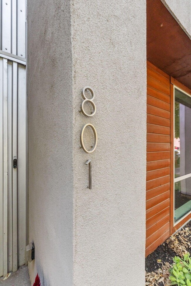 Building Photo - 801 N 6th St