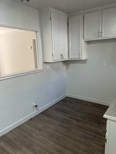 Building Photo - 2622 S Manhattan Pl