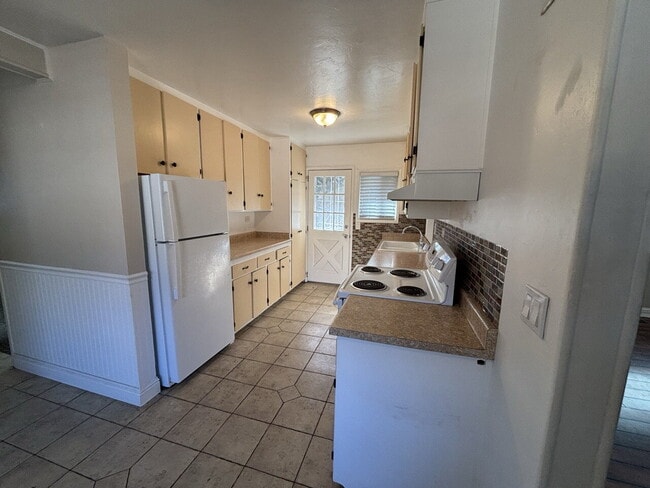 Building Photo - Multi-Generational Family Living near downtown Placerville