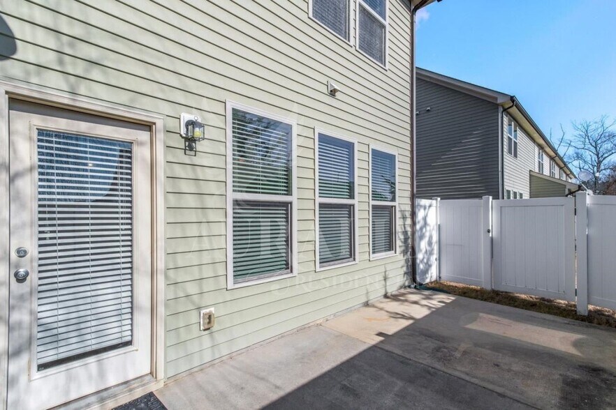 Building Photo - 4430 Hillsgrove Rd