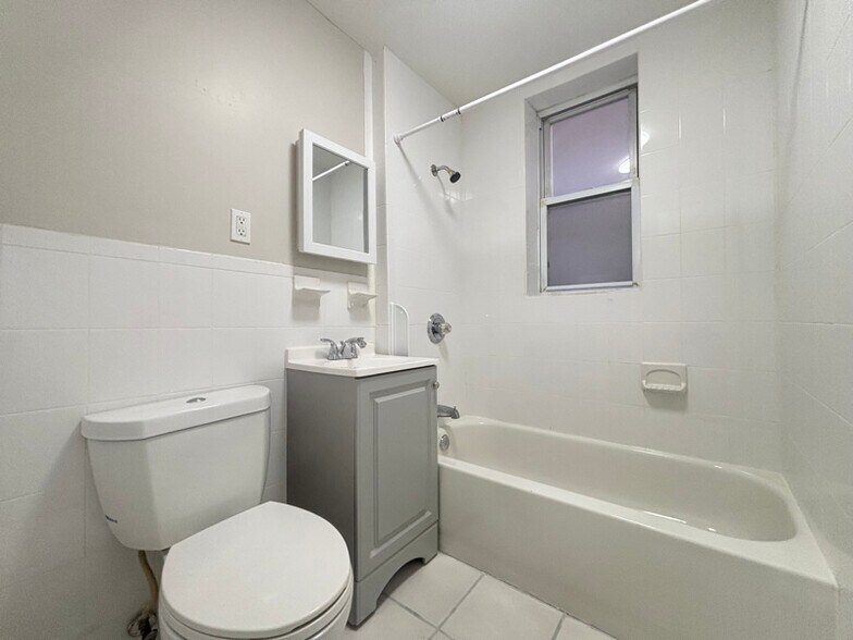 Building Photo - 328 61st St