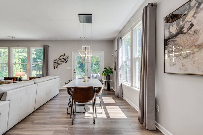 Building Photo - Bright, Modern, Spacious 4bd/3ba Home in Prime Scottdale Location