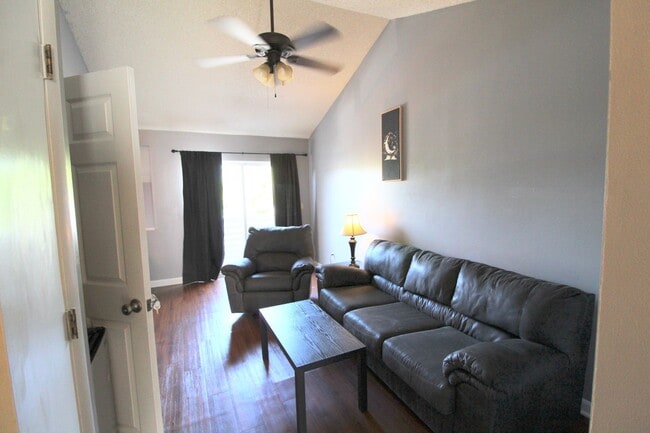 Building Photo - 1337 Bradley Dr