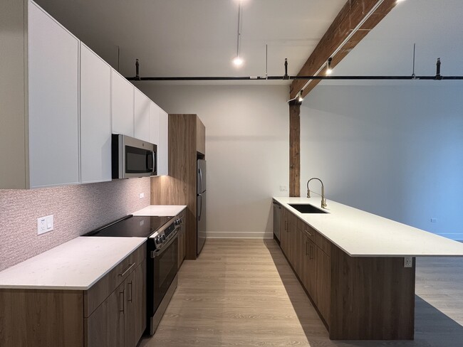 Building Photo - 1040 W Huron St