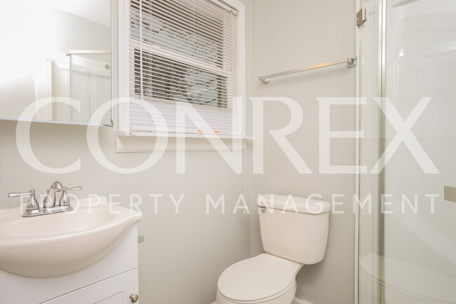 Building Photo - Pretty Columbia Home Available Now