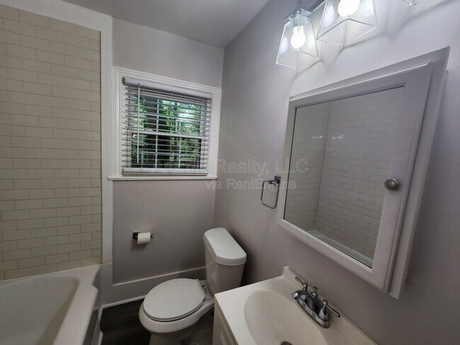 Building Photo - 2663 Blount St