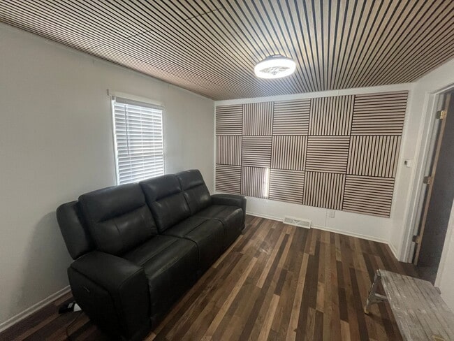 Building Photo - Updated one bedroom House in East Alton