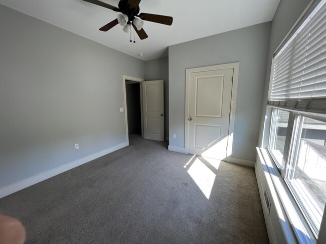 Building Photo - 252 Lee Ln