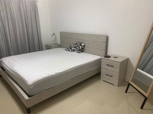 Building Photo - 2940 N Course Dr