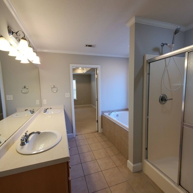 Building Photo - Elegant 3/2 Home in Highlands - Your Georg...