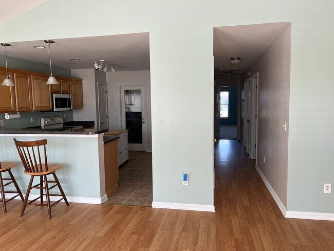 Building Photo - Pet-friendly, 3 Bedroom, 2 Bath Home with Fenced Yard in St. James School Area! Available in May!