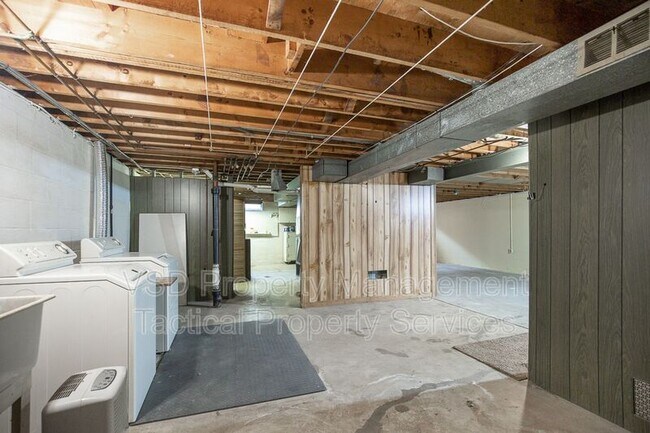 Building Photo - 6188 Cabrini Ln