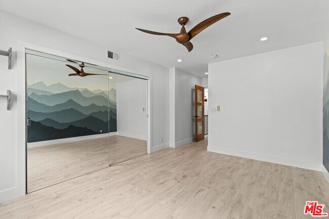 Building Photo - 2500 Abbot Kinney Blvd