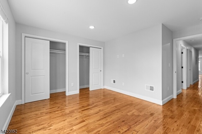 Building Photo - 19 Shaw Ave